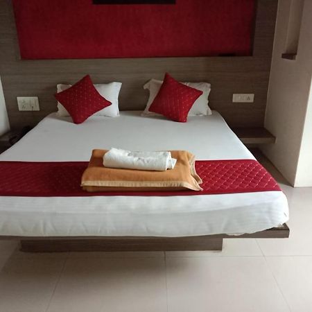 Hotel Swamiraj Indāpur Екстериор снимка