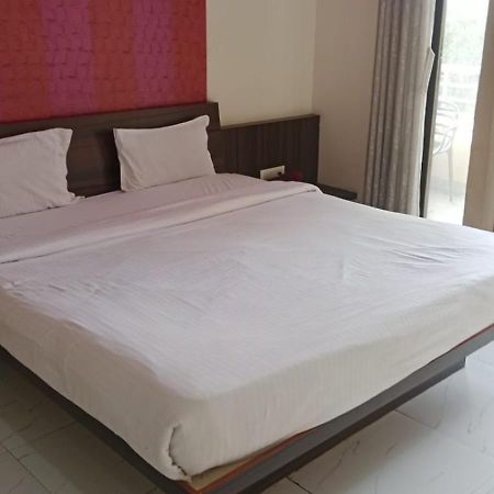 Hotel Swamiraj Indāpur Екстериор снимка