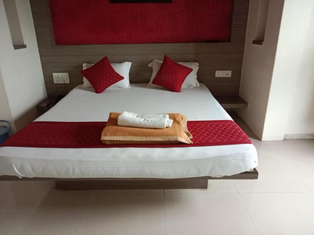 Hotel Swamiraj Indāpur Екстериор снимка