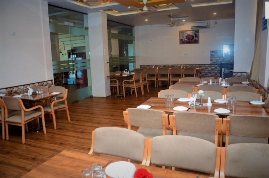 Hotel Swamiraj Indāpur Екстериор снимка